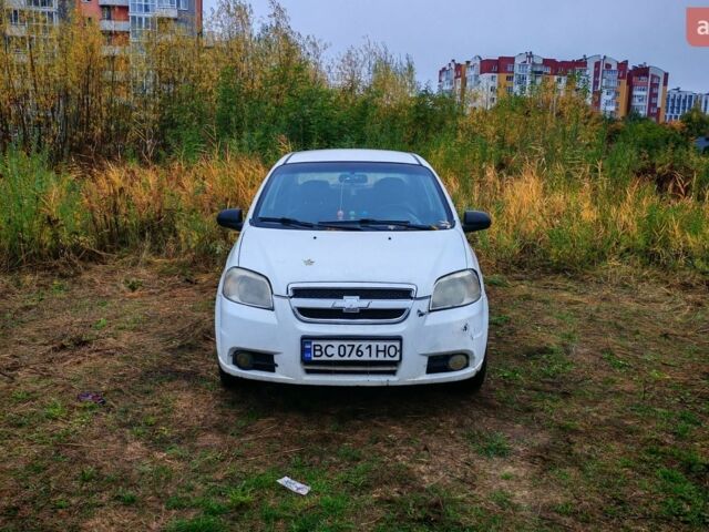 Белый Шевроле Авео, объемом двигателя 1.5 л и пробегом 365 тыс. км за 1500 $, фото 1 на Automoto.ua
