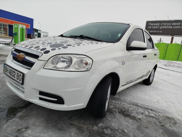 Белый Шевроле Авео, объемом двигателя 1.5 л и пробегом 3 тыс. км за 3000 $, фото 1 на Automoto.ua