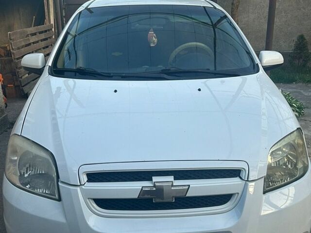 Белый Шевроле Авео, объемом двигателя 1.6 л и пробегом 374 тыс. км за 3100 $, фото 1 на Automoto.ua