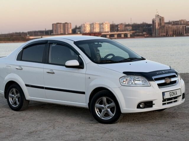 Белый Шевроле Авео, объемом двигателя 1.6 л и пробегом 185 тыс. км за 4500 $, фото 1 на Automoto.ua