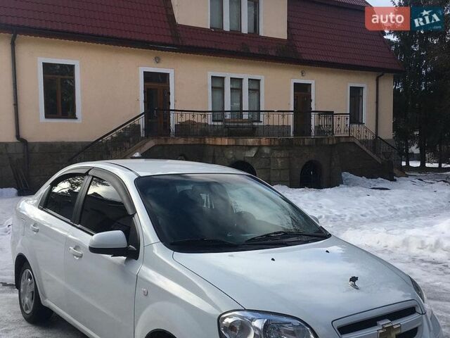 Белый Шевроле Авео, объемом двигателя 1.6 л и пробегом 140 тыс. км за 3515 $, фото 1 на Automoto.ua