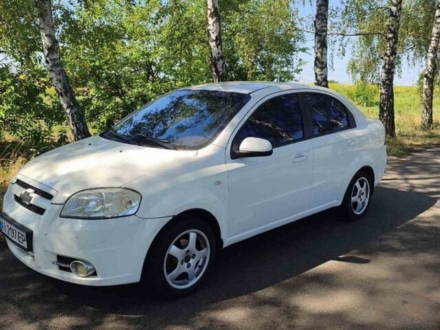 Белый Шевроле Авео, объемом двигателя 1.6 л и пробегом 262 тыс. км за 3400 $, фото 1 на Automoto.ua