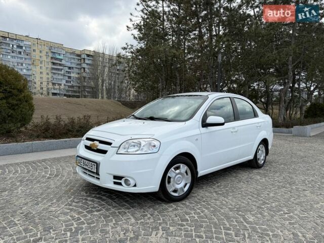 Белый Шевроле Авео, объемом двигателя 1.6 л и пробегом 176 тыс. км за 4400 $, фото 1 на Automoto.ua