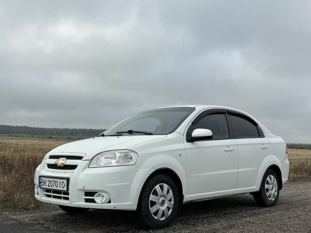 Белый Шевроле Авео, объемом двигателя 1.6 л и пробегом 158 тыс. км за 3199 $, фото 1 на Automoto.ua