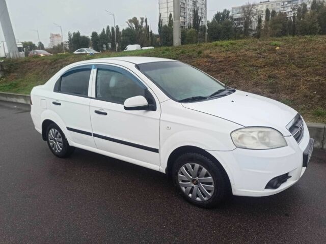 Белый Шевроле Авео, объемом двигателя 1.5 л и пробегом 600 тыс. км за 3100 $, фото 1 на Automoto.ua