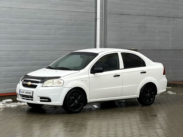 Белый Шевроле Авео, объемом двигателя 1.2 л и пробегом 250 тыс. км за 3350 $, фото 1 на Automoto.ua