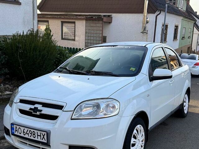 Белый Шевроле Авео, объемом двигателя 1.6 л и пробегом 100 тыс. км за 2800 $, фото 1 на Automoto.ua