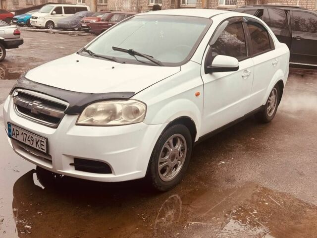Белый Шевроле Авео, объемом двигателя 1.6 л и пробегом 200 тыс. км за 2300 $, фото 1 на Automoto.ua
