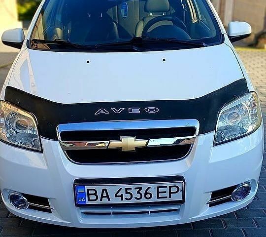 Белый Шевроле Авео, объемом двигателя 1.6 л и пробегом 212 тыс. км за 4000 $, фото 1 на Automoto.ua