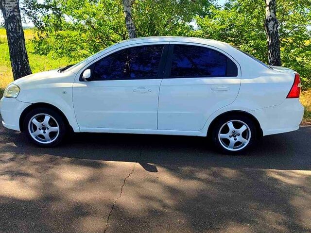 Білий Шевроле Авео, об'ємом двигуна 1.6 л та пробігом 262 тис. км за 2750 $, фото 1 на Automoto.ua