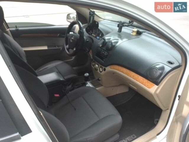 Білий Шевроле Авео, об'ємом двигуна 1.6 л та пробігом 245 тис. км за 4700 $, фото 1 на Automoto.ua