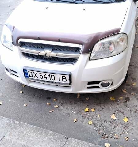 Белый Шевроле Авео, объемом двигателя 1.5 л и пробегом 260 тыс. км за 4000 $, фото 1 на Automoto.ua