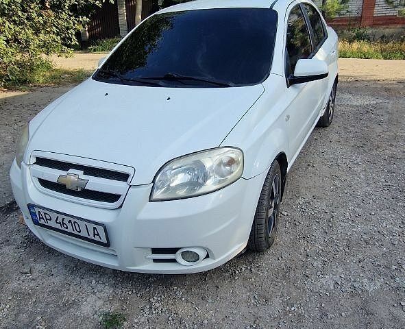 Белый Шевроле Авео, объемом двигателя 1.6 л и пробегом 245 тыс. км за 4000 $, фото 1 на Automoto.ua