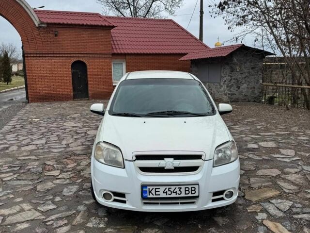 Белый Шевроле Авео, объемом двигателя 1.6 л и пробегом 300 тыс. км за 2850 $, фото 1 на Automoto.ua