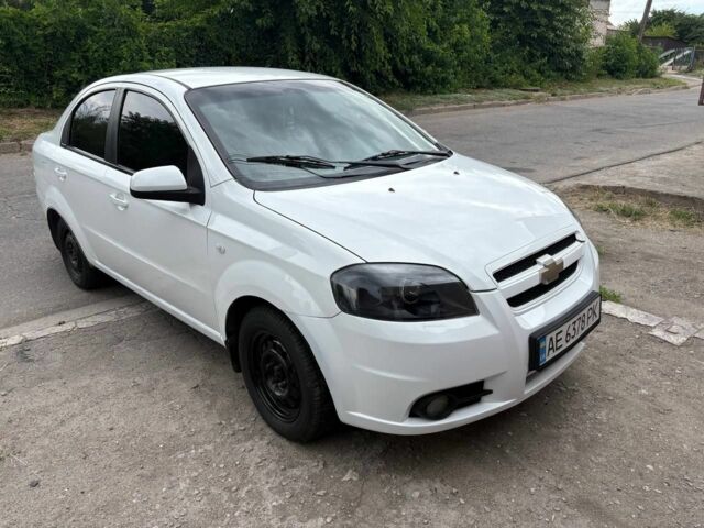 Белый Шевроле Авео, объемом двигателя 1.6 л и пробегом 300 тыс. км за 3010 $, фото 1 на Automoto.ua