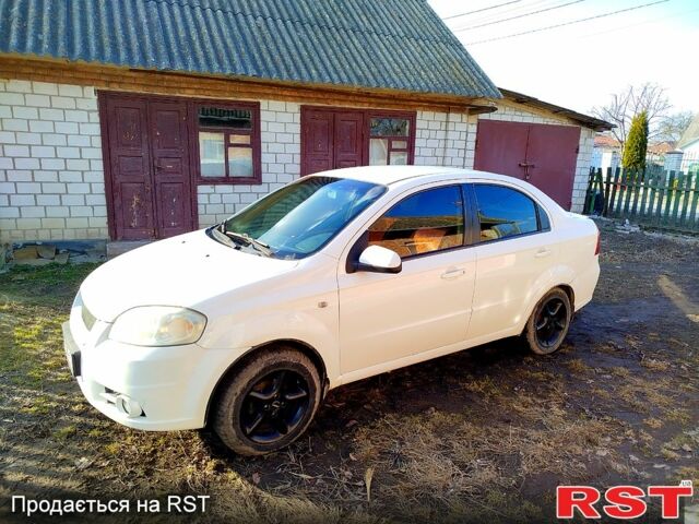 Білий Шевроле Авео, об'ємом двигуна 1.6 л та пробігом 300 тис. км за 3500 $, фото 1 на Automoto.ua