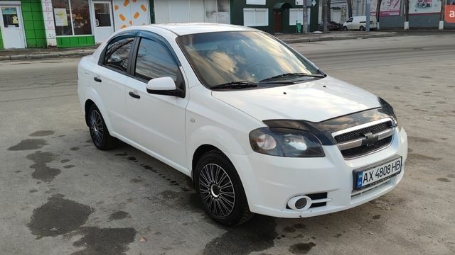Белый Шевроле Авео, объемом двигателя 1.5 л и пробегом 214 тыс. км за 2700 $, фото 1 на Automoto.ua