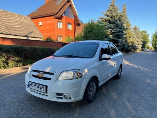 Белый Шевроле Авео, объемом двигателя 1.6 л и пробегом 229 тыс. км за 3086 $, фото 1 на Automoto.ua