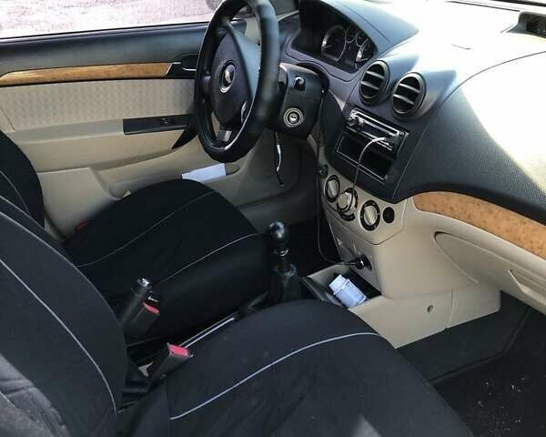 Білий Шевроле Авео, об'ємом двигуна 1.6 л та пробігом 135 тис. км за 3800 $, фото 1 на Automoto.ua