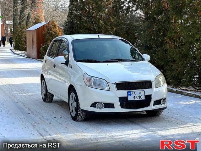 Белый Шевроле Авео, объемом двигателя 1.5 л и пробегом 180 тыс. км за 4999 $, фото 1 на Automoto.ua