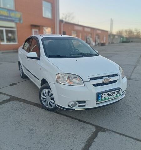 Белый Шевроле Авео, объемом двигателя 1.6 л и пробегом 200 тыс. км за 3550 $, фото 1 на Automoto.ua