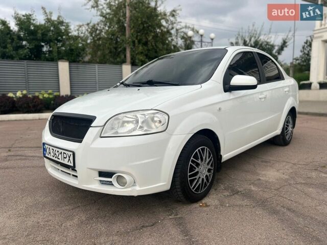 Білий Шевроле Авео, об'ємом двигуна 1.6 л та пробігом 271 тис. км за 3500 $, фото 1 на Automoto.ua