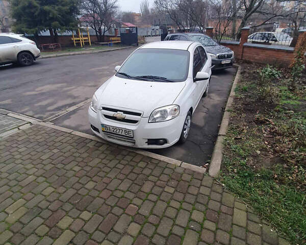Белый Шевроле Авео, объемом двигателя 1.6 л и пробегом 82 тыс. км за 4000 $, фото 1 на Automoto.ua
