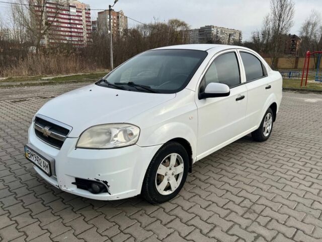 Белый Шевроле Авео, объемом двигателя 1.5 л и пробегом 235 тыс. км за 2000 $, фото 1 на Automoto.ua