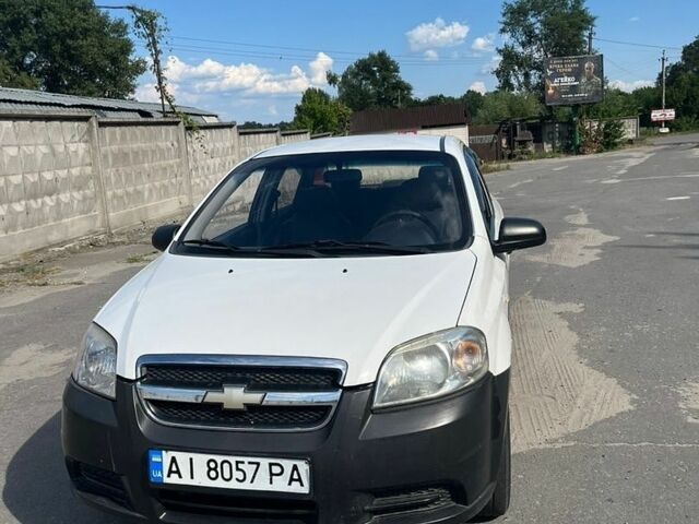 Белый Шевроле Авео, объемом двигателя 1.5 л и пробегом 185 тыс. км за 3900 $, фото 1 на Automoto.ua