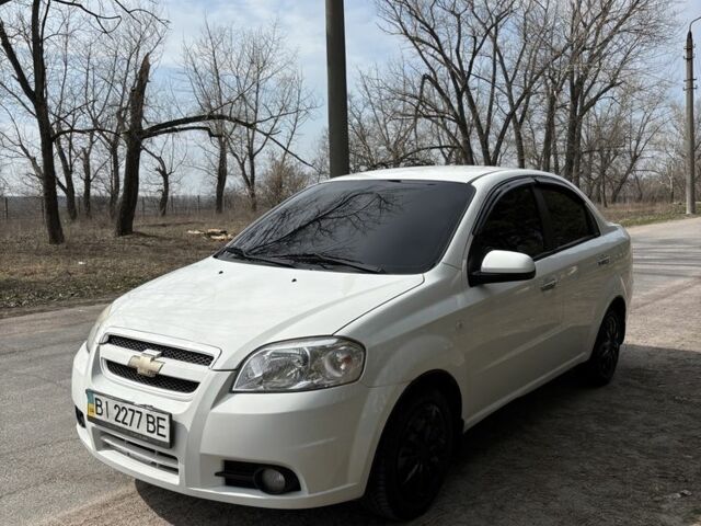 Белый Шевроле Авео, объемом двигателя 1.6 л и пробегом 83 тыс. км за 4700 $, фото 1 на Automoto.ua