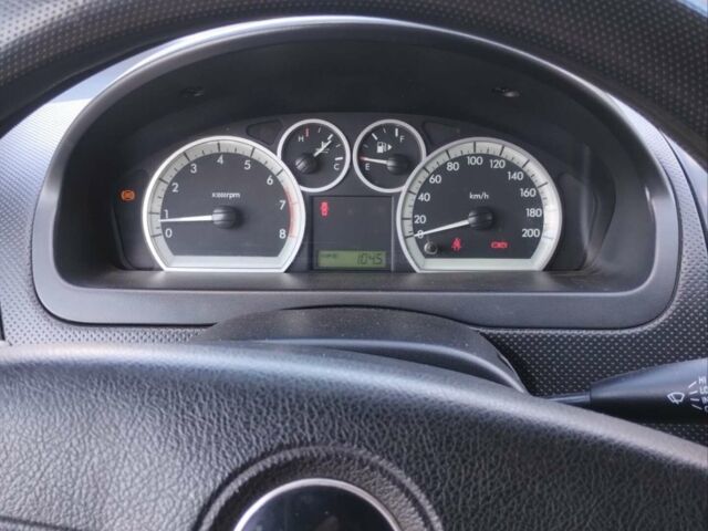 Білий Шевроле Авео, об'ємом двигуна 1.6 л та пробігом 225 тис. км за 4200 $, фото 1 на Automoto.ua