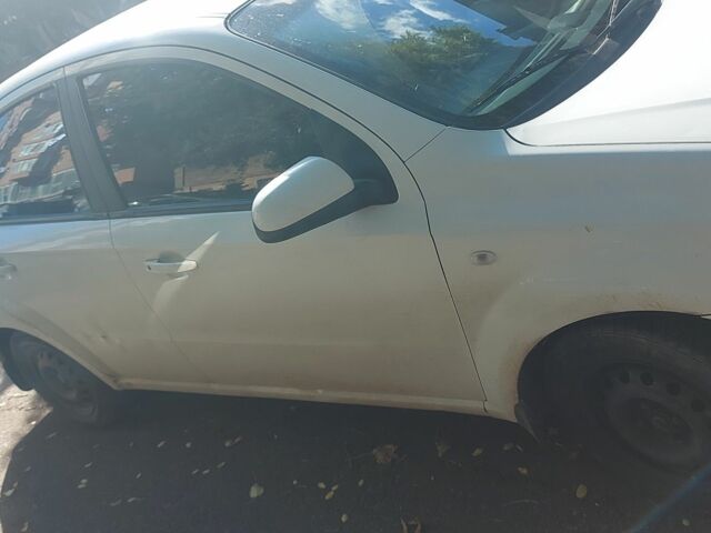 Білий Шевроле Авео, об'ємом двигуна 1.6 л та пробігом 175 тис. км за 3200 $, фото 1 на Automoto.ua