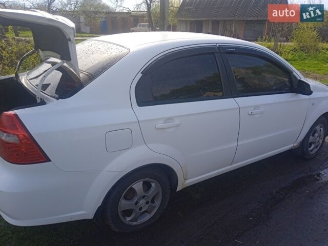 Білий Шевроле Авео, об'ємом двигуна 1.6 л та пробігом 260 тис. км за 4600 $, фото 1 на Automoto.ua