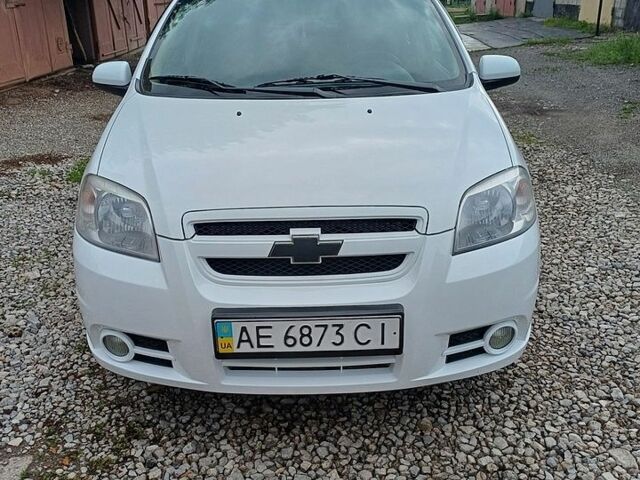 Белый Шевроле Авео, объемом двигателя 1.6 л и пробегом 147 тыс. км за 4200 $, фото 1 на Automoto.ua