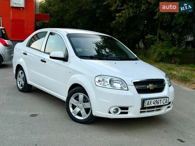 Белый Шевроле Авео, объемом двигателя 1.5 л и пробегом 133 тыс. км за 4950 $, фото 1 на Automoto.ua