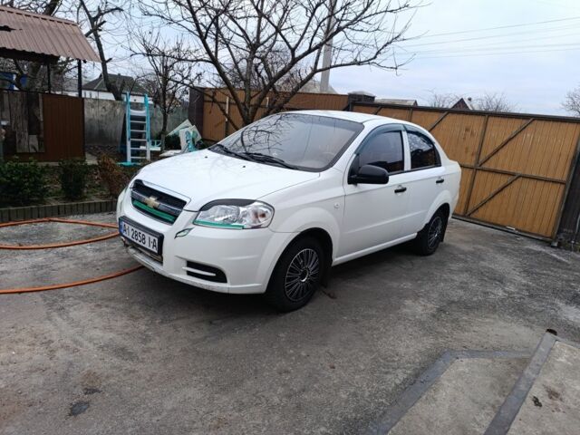 Белый Шевроле Авео, объемом двигателя 0 л и пробегом 320 тыс. км за 3000 $, фото 1 на Automoto.ua