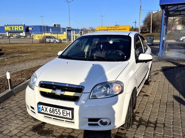 Белый Шевроле Авео, объемом двигателя 1.5 л и пробегом 212 тыс. км за 4500 $, фото 1 на Automoto.ua