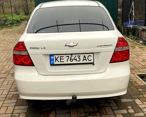 Белый Шевроле Авео, объемом двигателя 1.5 л и пробегом 234 тыс. км за 4000 $, фото 1 на Automoto.ua