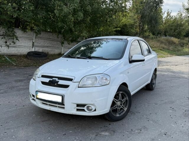 Белый Шевроле Авео, объемом двигателя 1.6 л и пробегом 228 тыс. км за 1571 $, фото 1 на Automoto.ua