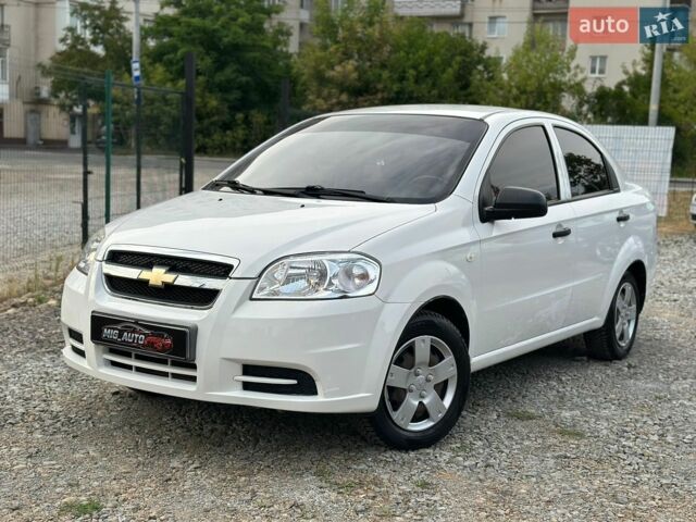 Белый Шевроле Авео, объемом двигателя 1.5 л и пробегом 41 тыс. км за 3900 $, фото 1 на Automoto.ua