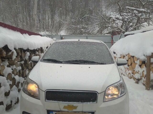 Белый Шевроле Авео, объемом двигателя 1 л и пробегом 250 тыс. км за 3500 $, фото 1 на Automoto.ua