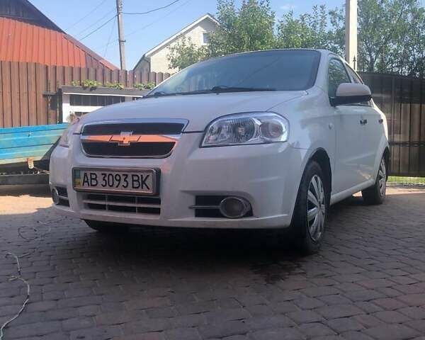 Белый Шевроле Авео, объемом двигателя 1.5 л и пробегом 169 тыс. км за 4500 $, фото 1 на Automoto.ua