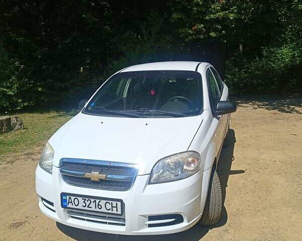 Белый Шевроле Авео, объемом двигателя 1.21 л и пробегом 163 тыс. км за 5000 $, фото 1 на Automoto.ua