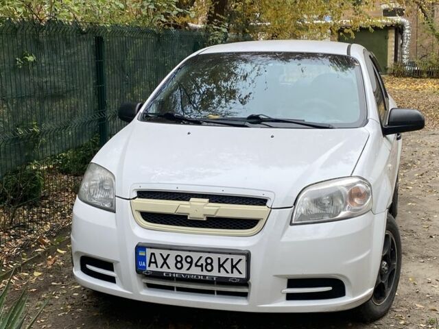 Белый Шевроле Авео, объемом двигателя 1.5 л и пробегом 233 тыс. км за 3400 $, фото 1 на Automoto.ua