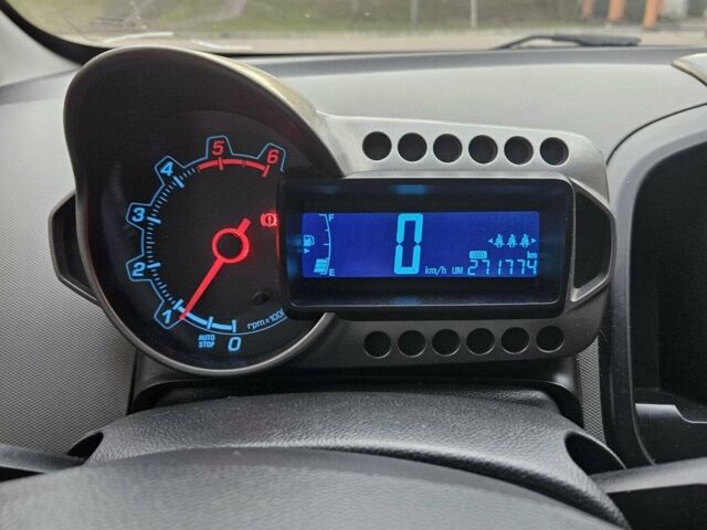 Белый Шевроле Авео, объемом двигателя 1.2 л и пробегом 290 тыс. км за 4700 $, фото 1 на Automoto.ua