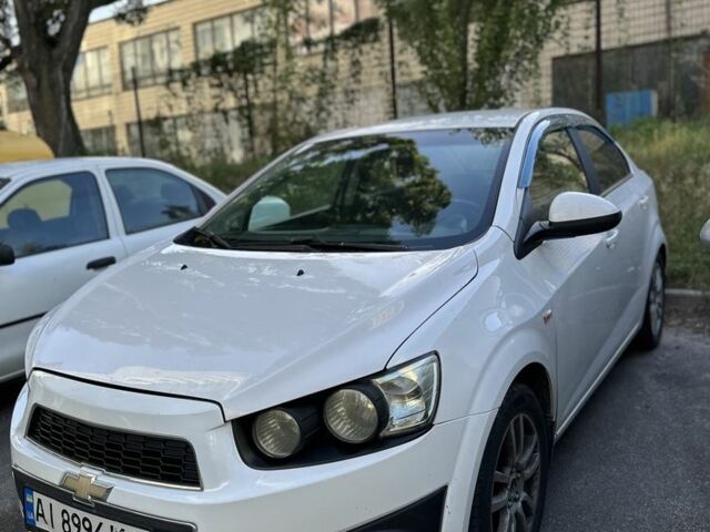Белый Шевроле Авео, объемом двигателя 1.6 л и пробегом 194 тыс. км за 6200 $, фото 1 на Automoto.ua