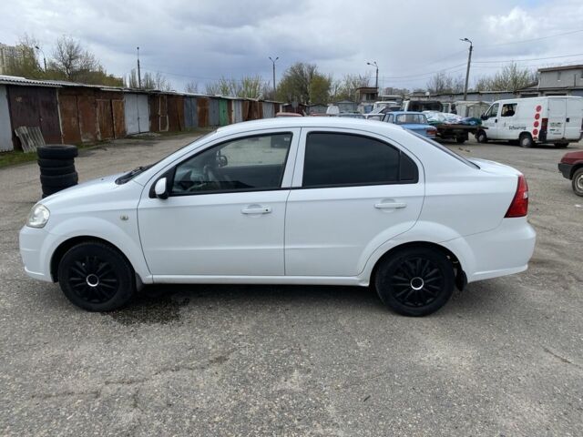 Белый Шевроле Авео, объемом двигателя 1.5 л и пробегом 192 тыс. км за 3400 $, фото 1 на Automoto.ua