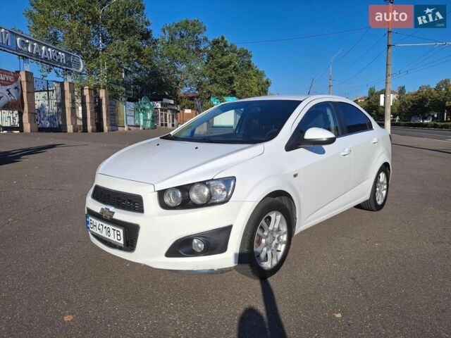 Белый Шевроле Авео, объемом двигателя 1.6 л и пробегом 208 тыс. км за 5500 $, фото 1 на Automoto.ua