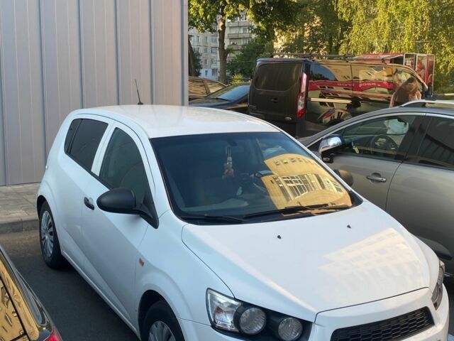 Белый Шевроле Авео, объемом двигателя 1.2 л и пробегом 297 тыс. км за 3901 $, фото 1 на Automoto.ua