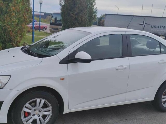 Білий Шевроле Авео, об'ємом двигуна 1.23 л та пробігом 175 тис. км за 5500 $, фото 1 на Automoto.ua